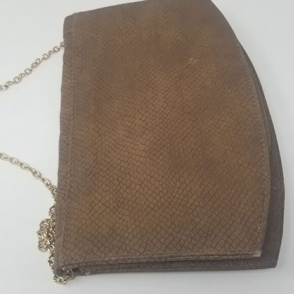 MIZTIGUE BROWN CROSSBODY BAG WITH GOLD CHAIN HANDLE. - Picture 7 of 13